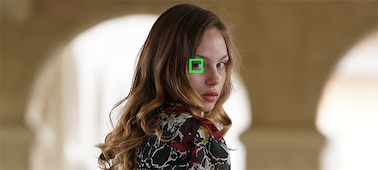 Image showing model against background bokeh, with green frame over one eye illustrating Eye AF function